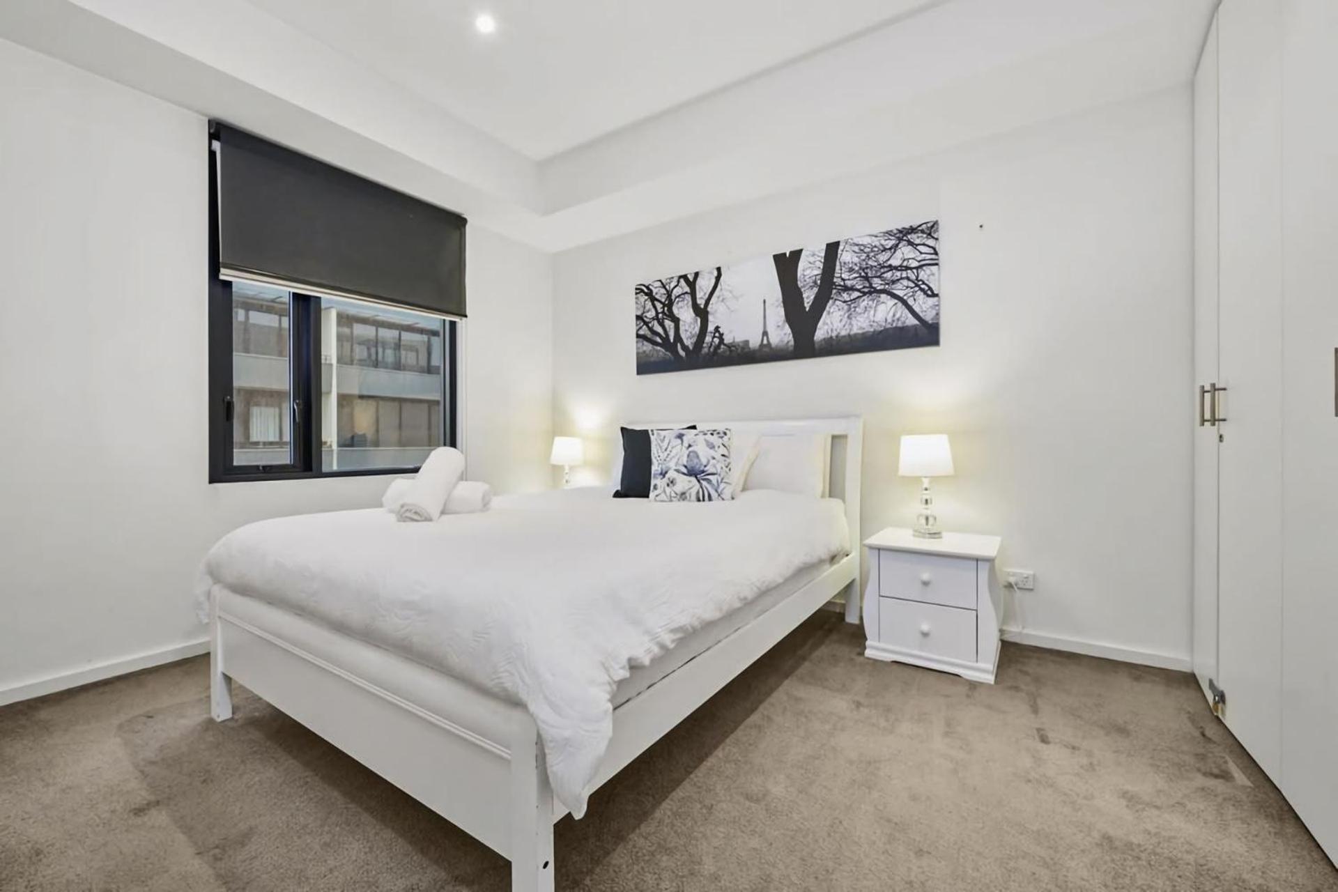 Heart Of Port Melbourne: Urban Escape *