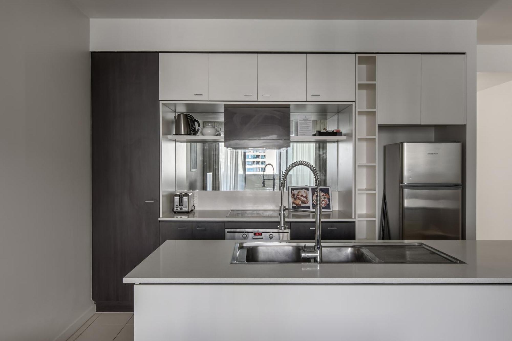 Modern Nomads South Yarra Gem 2br With Carpark Near Station Apartment *