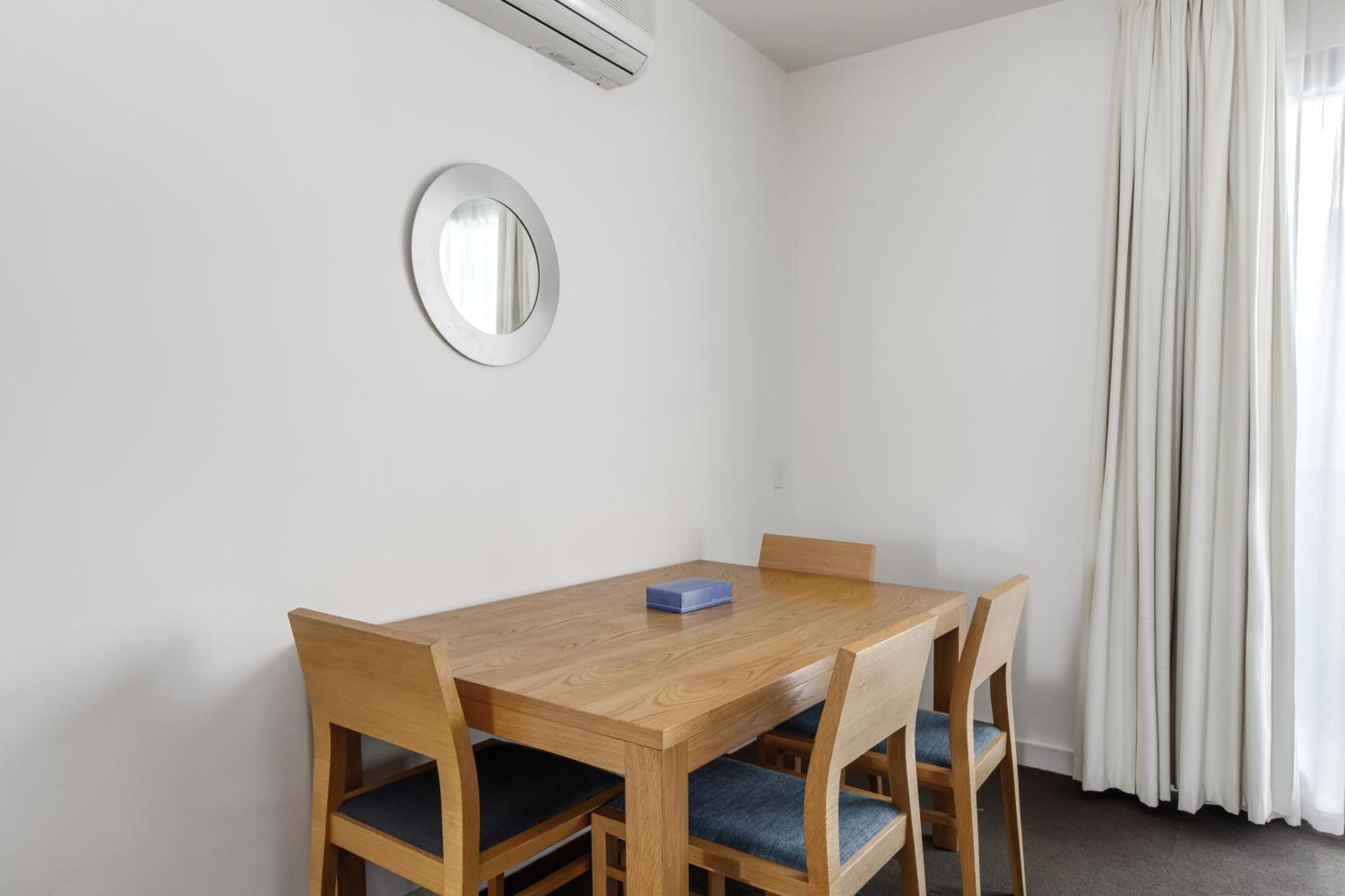Apartment Modern Nomads South Yarra Gem 2br With Carpark Near Station *