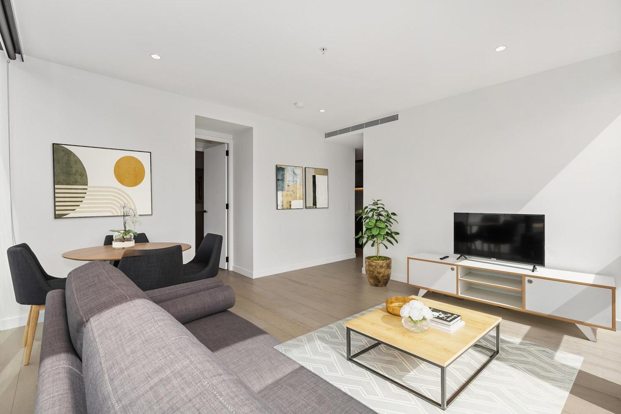 Lux Shortstay Two Bedroom At Collins House Apartment