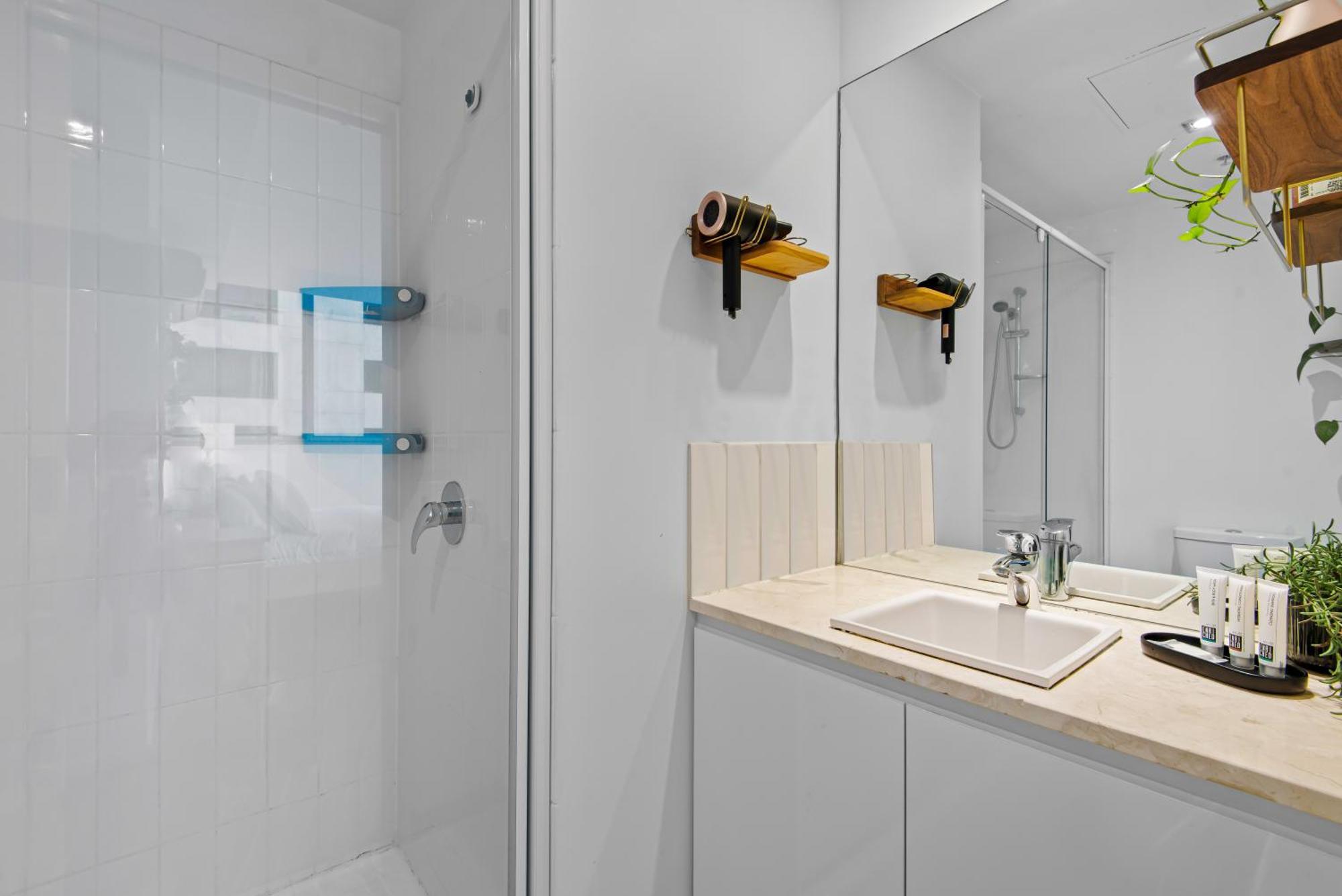 Apartment Blue Oasis With Gym, Pool And Parking In The Cbd *