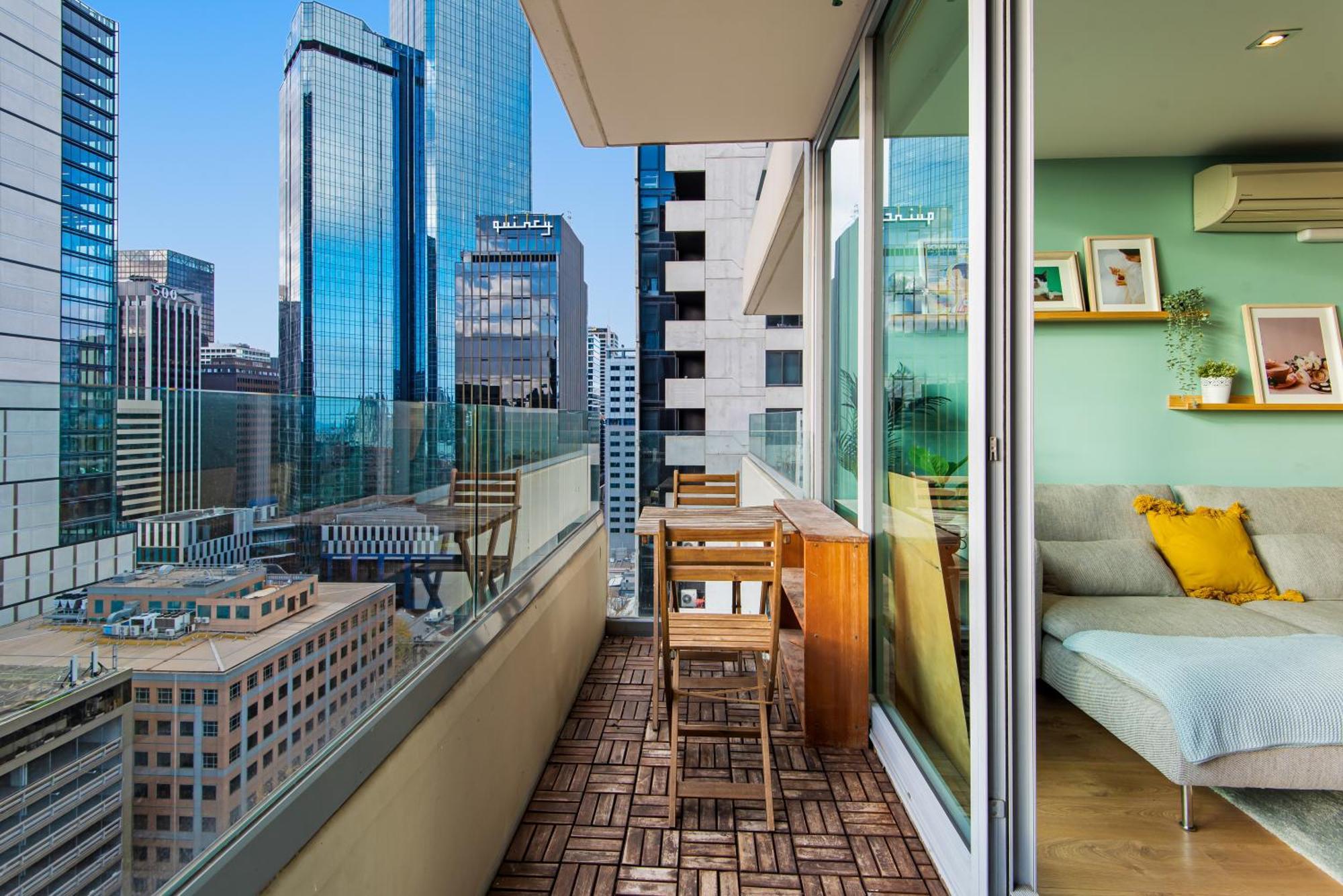 Blue Oasis With Gym, Pool And Parking In The Cbd Melbourne