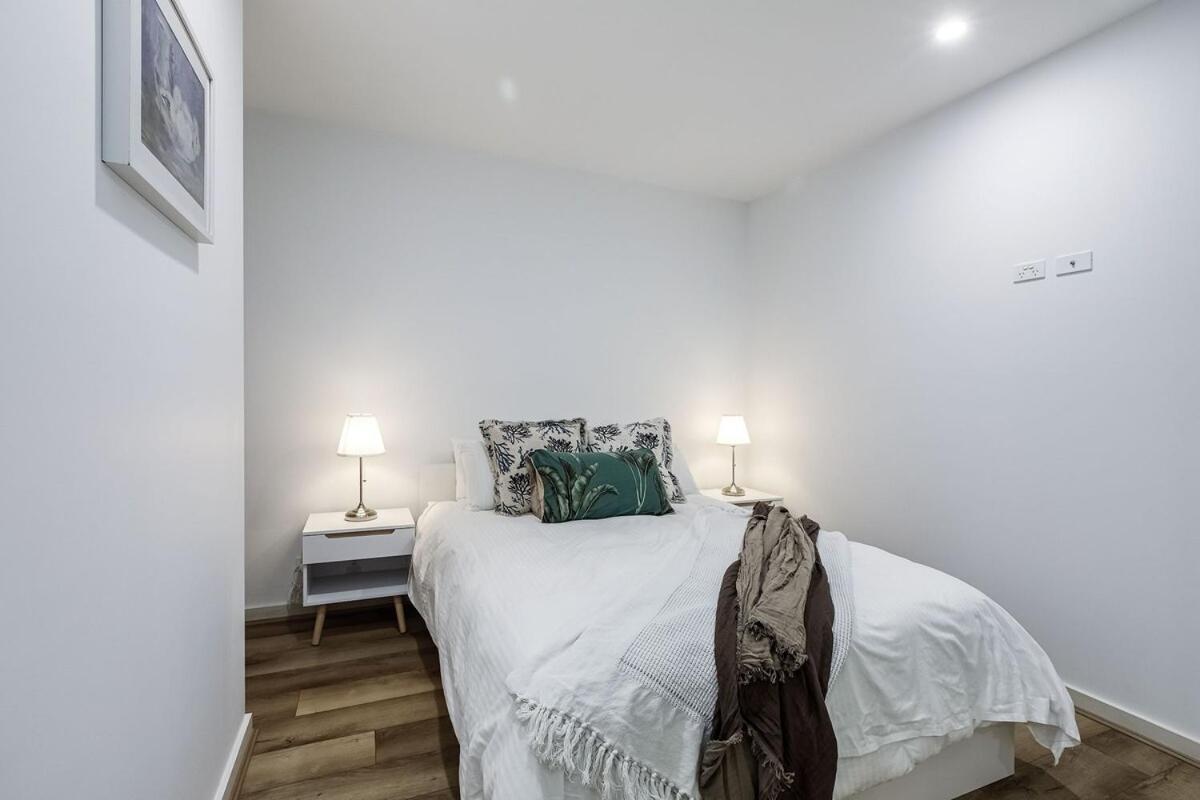 Apartment Hidden Gem In Mckinnon By Ready Set Host
