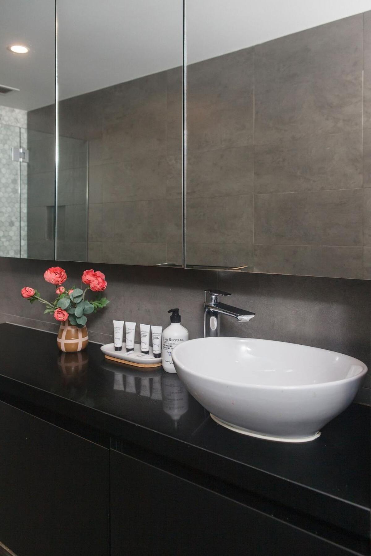 Apartment Hidden Gem In Mckinnon By Ready Set Host *