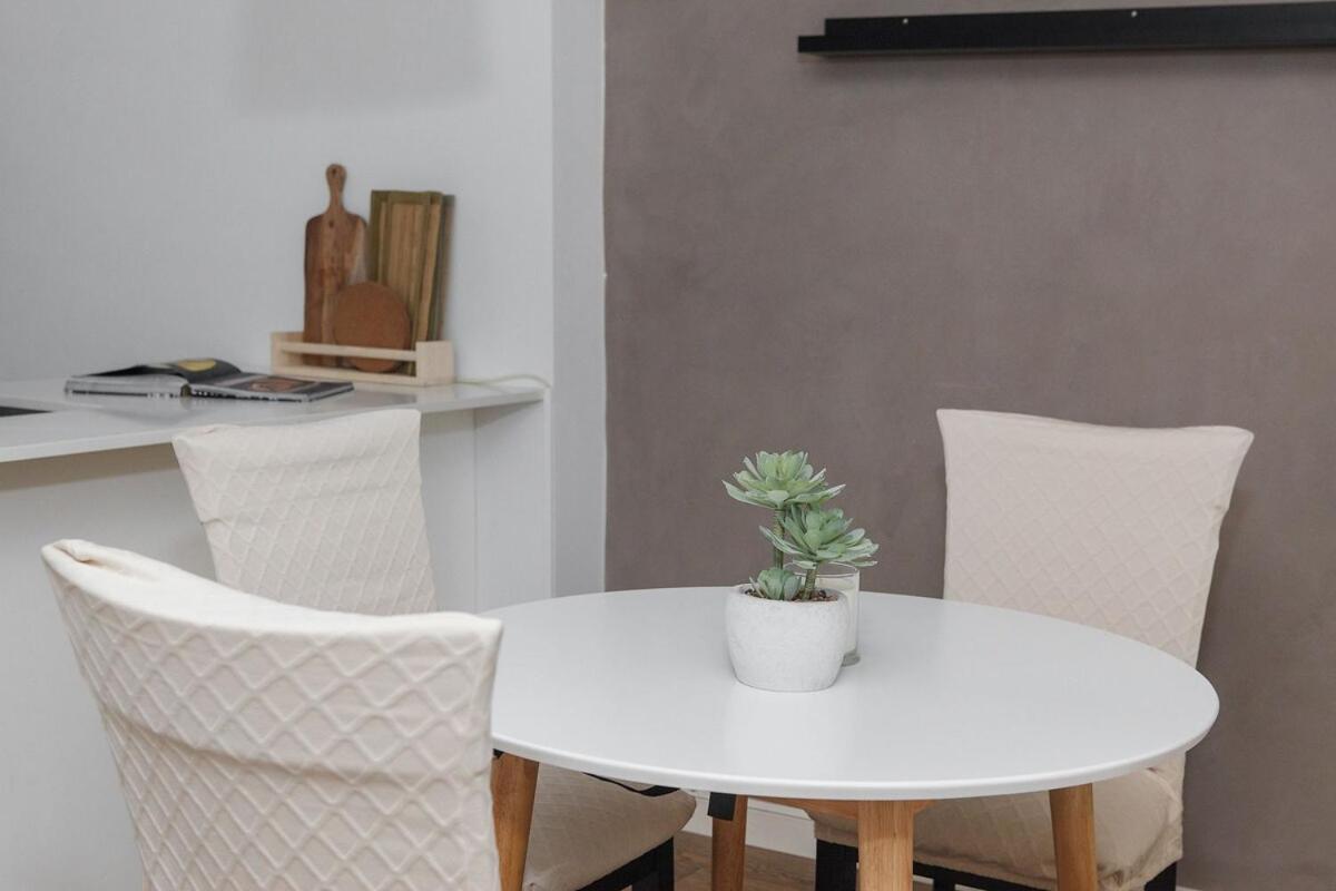 Hidden Gem In Mckinnon By Ready Set Host Apartment