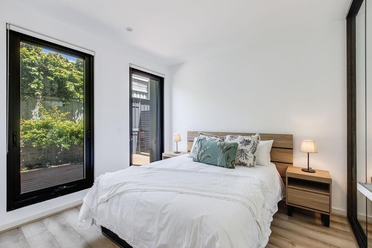 Apartment Hidden Gem In Mckinnon By Ready Set Host Melbourne