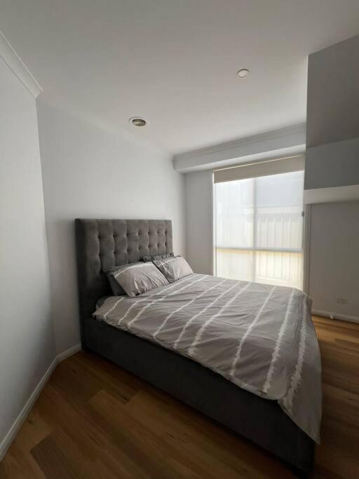 Stunning 4 Bedroom 10 Minutes Drive From Airport * Melbourne