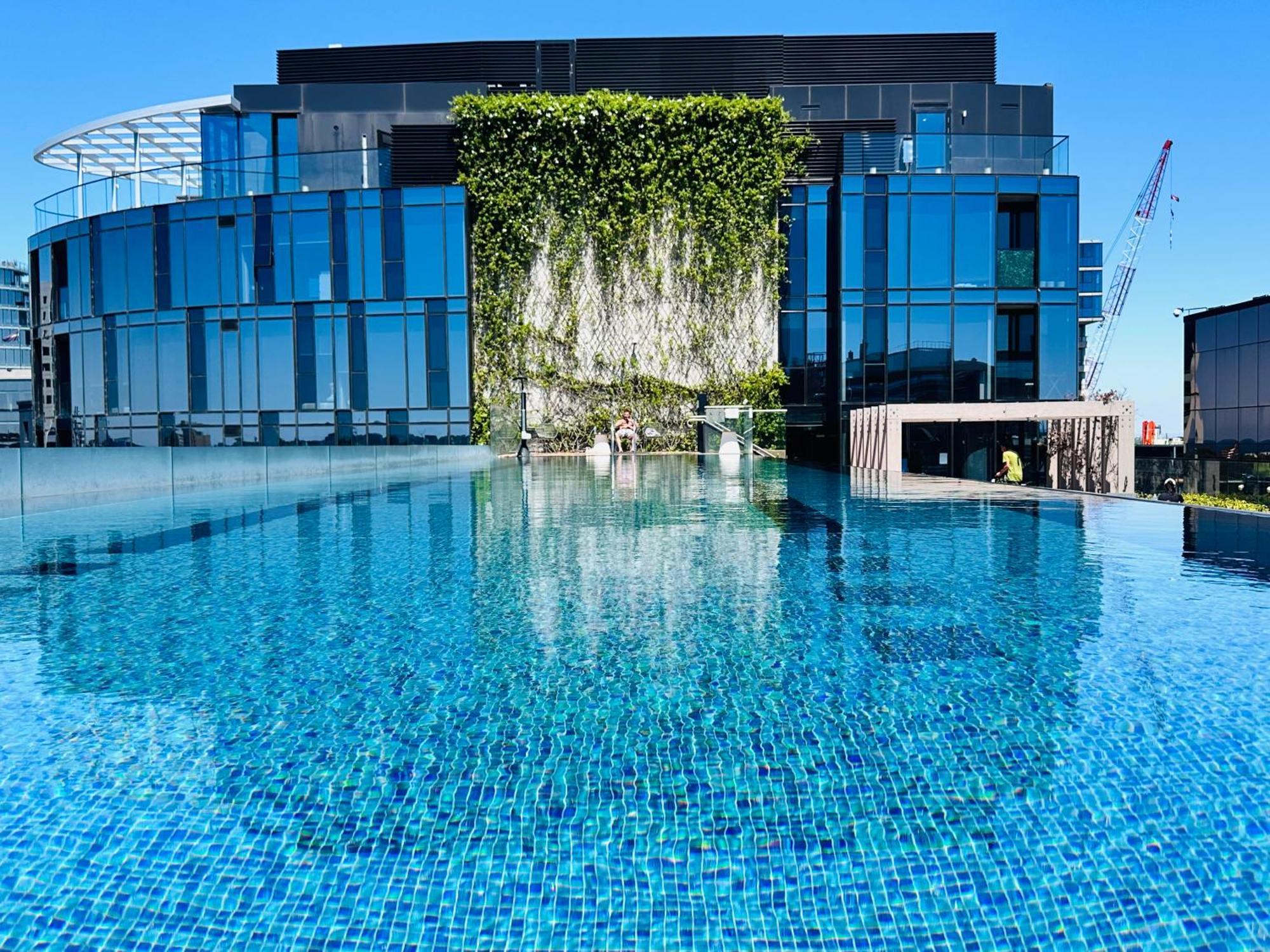 Apartment Royal Executive Living Grand Bayview Corporate Residency