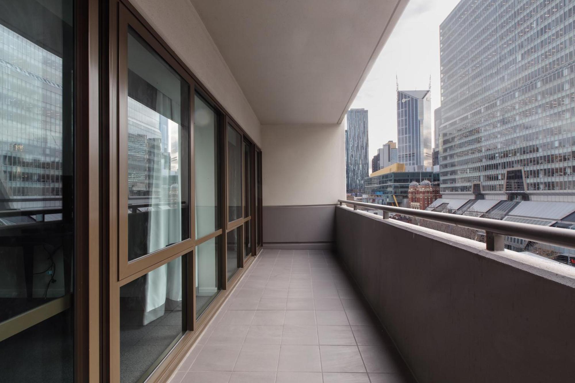 Apartment Modern Nomads Spacious Urban With Living Pool And Balcony