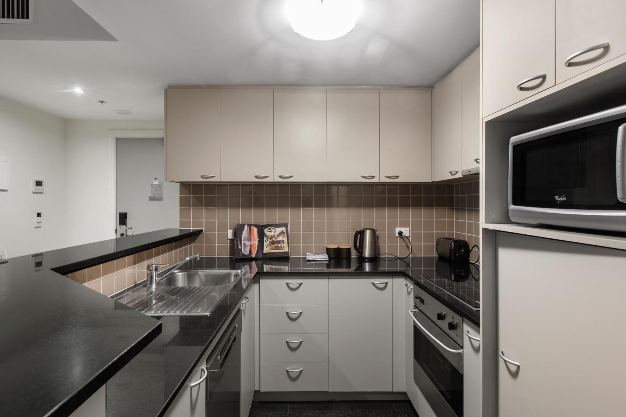 Modern Nomads Spacious Urban With Living Pool And Balcony