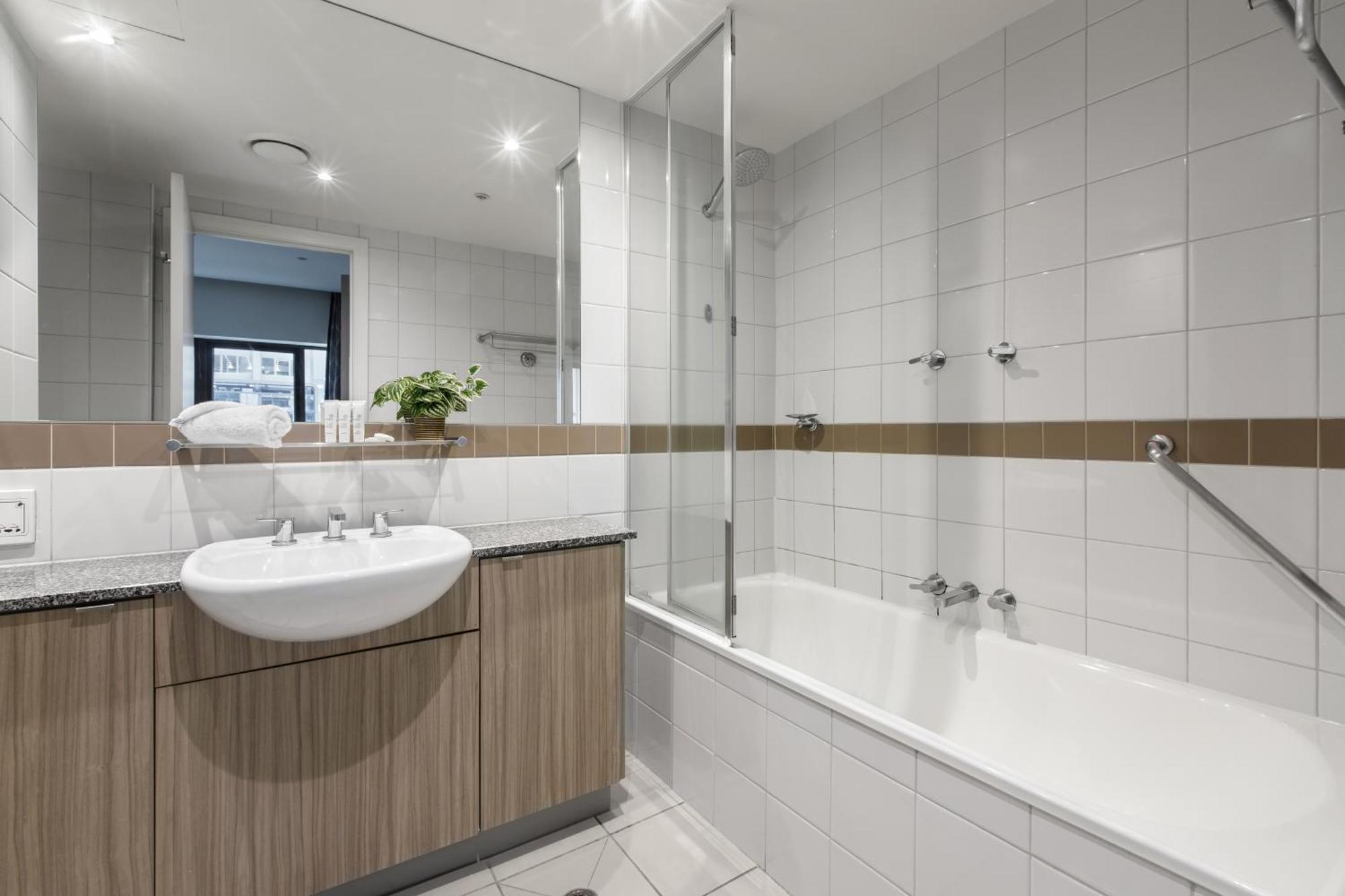 Apartment Modern Nomads Spacious Urban With Living Pool And Balcony Melbourne
