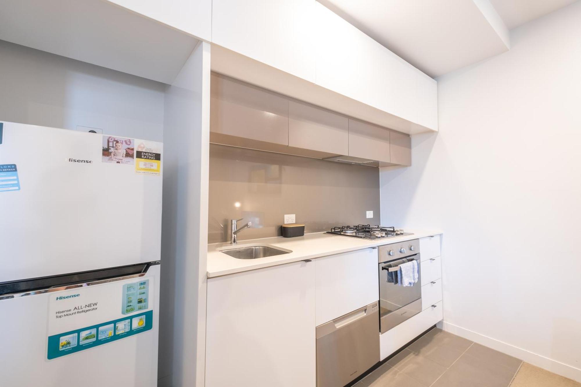 Bright 1br1ba In Mel Cbd Balcony Wifi Apartment
