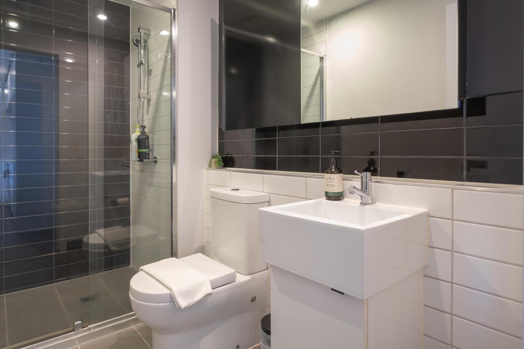 Bright 1br1ba In Mel Cbd Balcony Wifi Melbourne