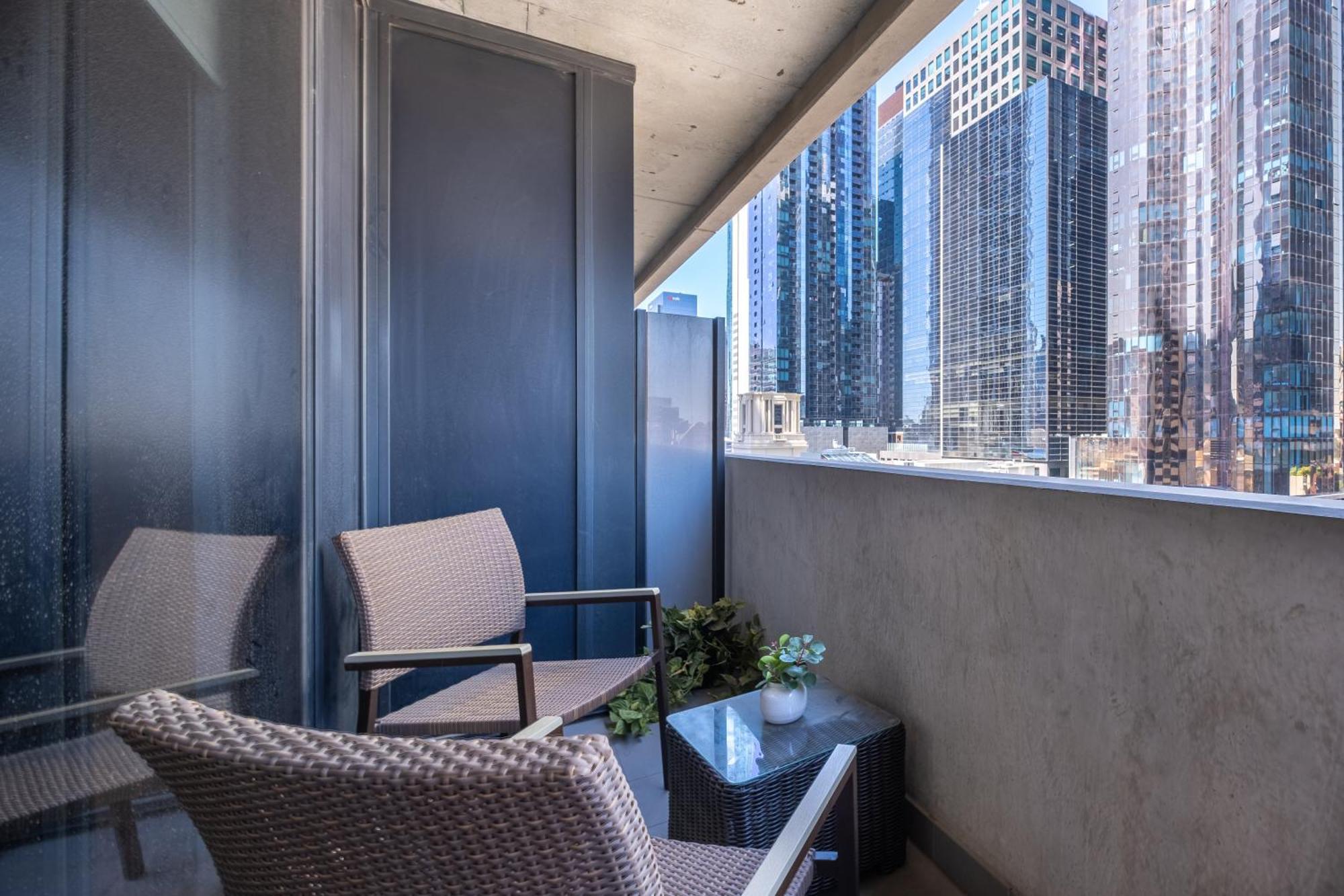 Bright 1br1ba In Mel Cbd Balcony Wifi *