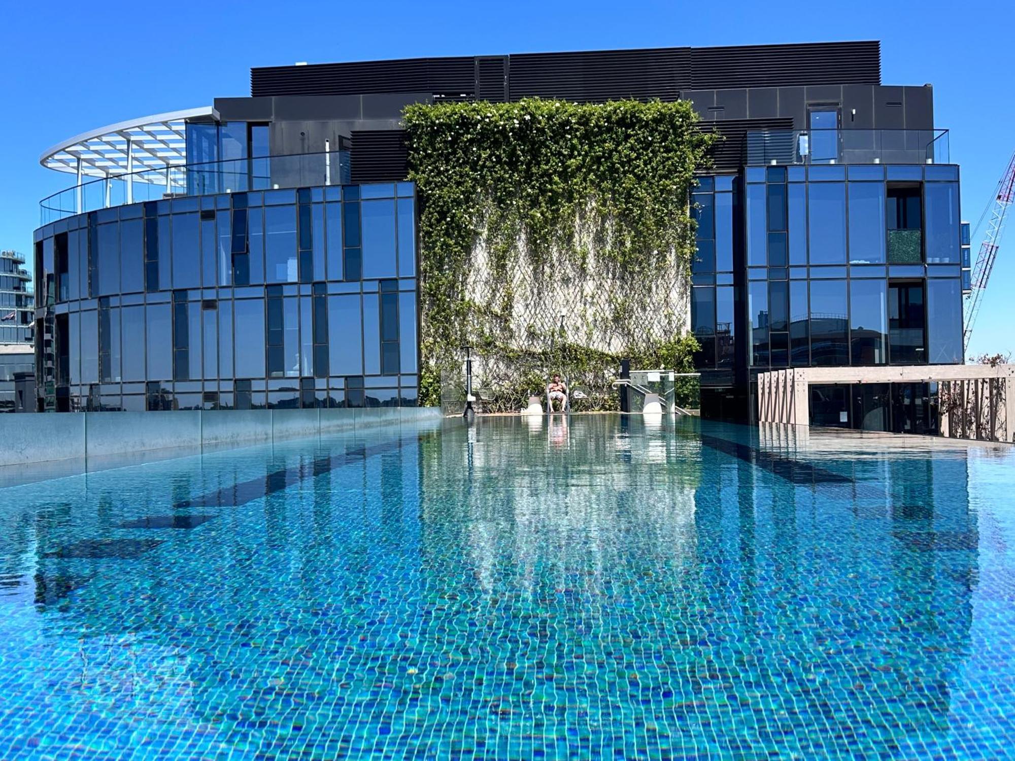 Apartment Royal Executive Living Grand Bayview Corporate Residency