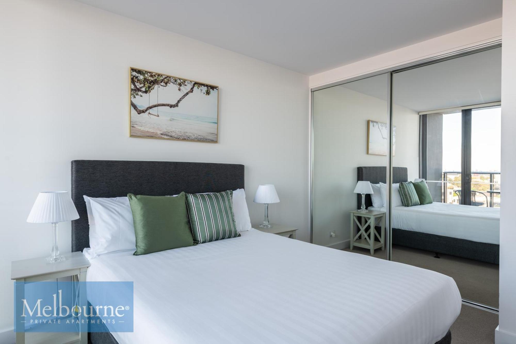 Private - Collins Wharf Waterfront, Docklands Apartment