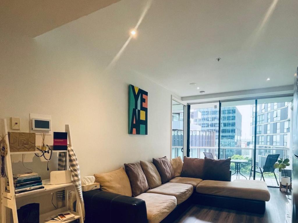 Bed & Breakfast Docklands Cosy 1-bedroom With Wifi, Gym, Pool & Garden Terrace. Melbourne