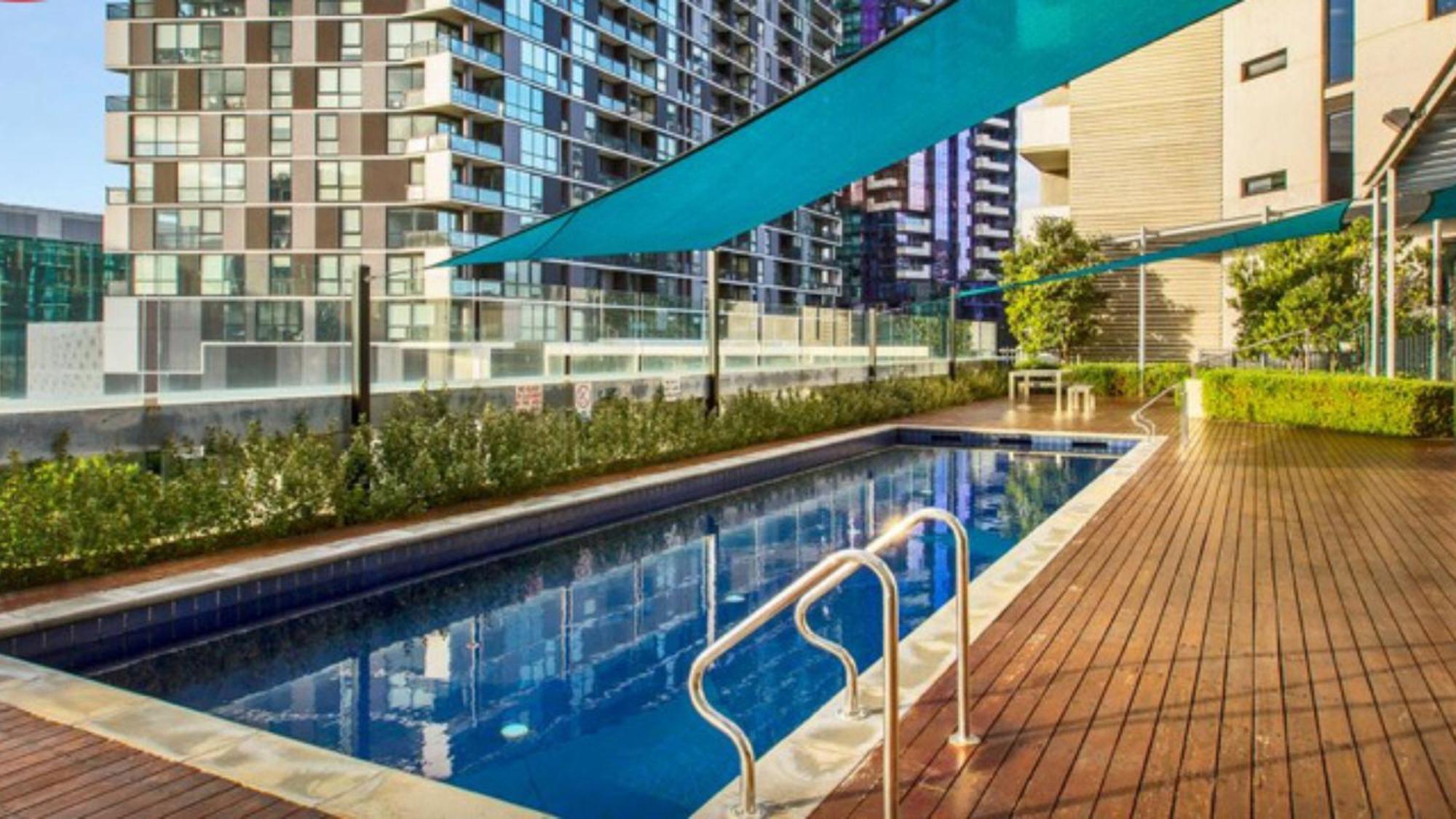 Docklands Cosy 1-bedroom With Wifi, Gym, Pool & Garden Terrace. *