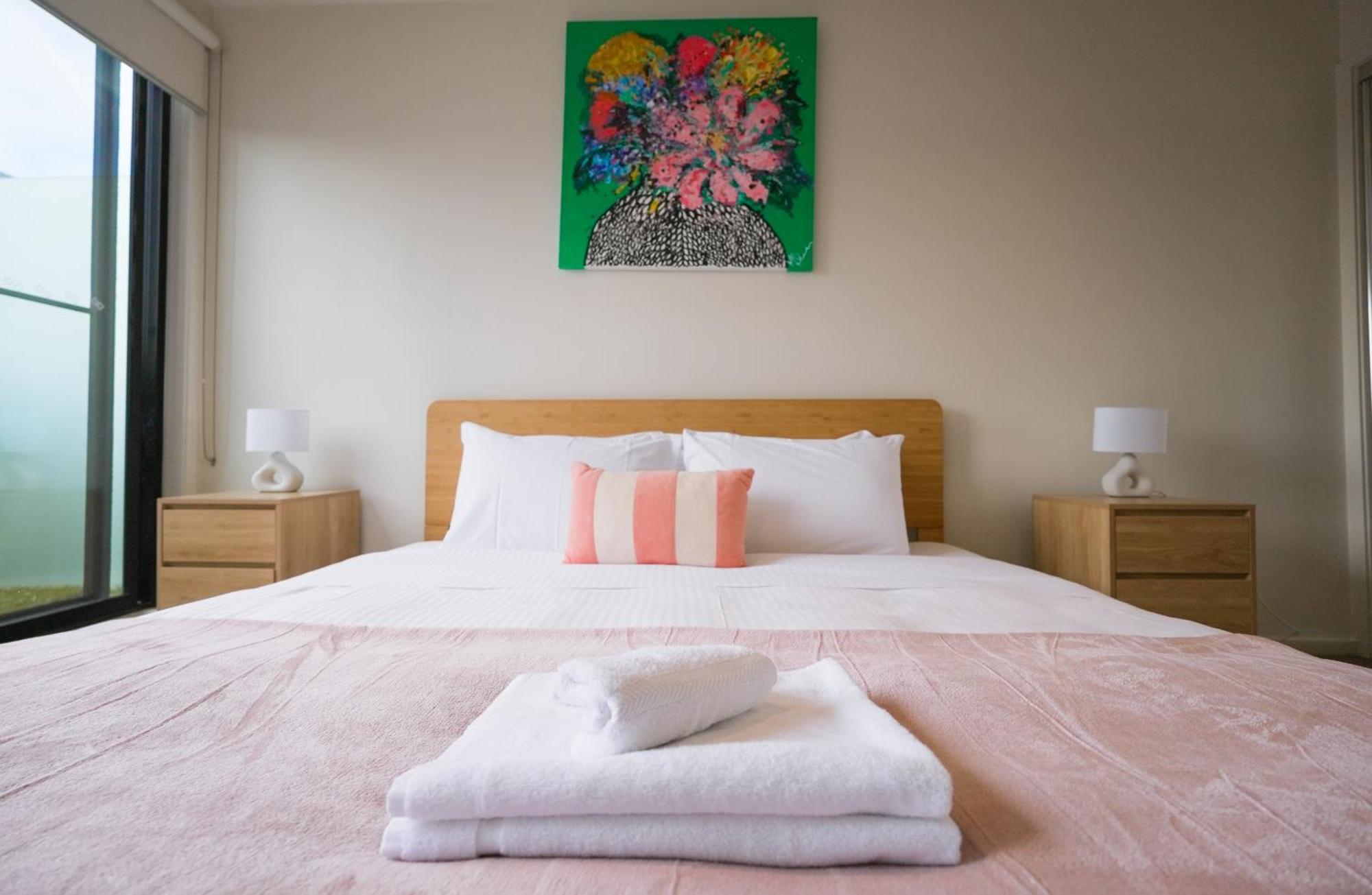 3 Bathrooms, Ideal Location, Perfect For Groups Melbourne