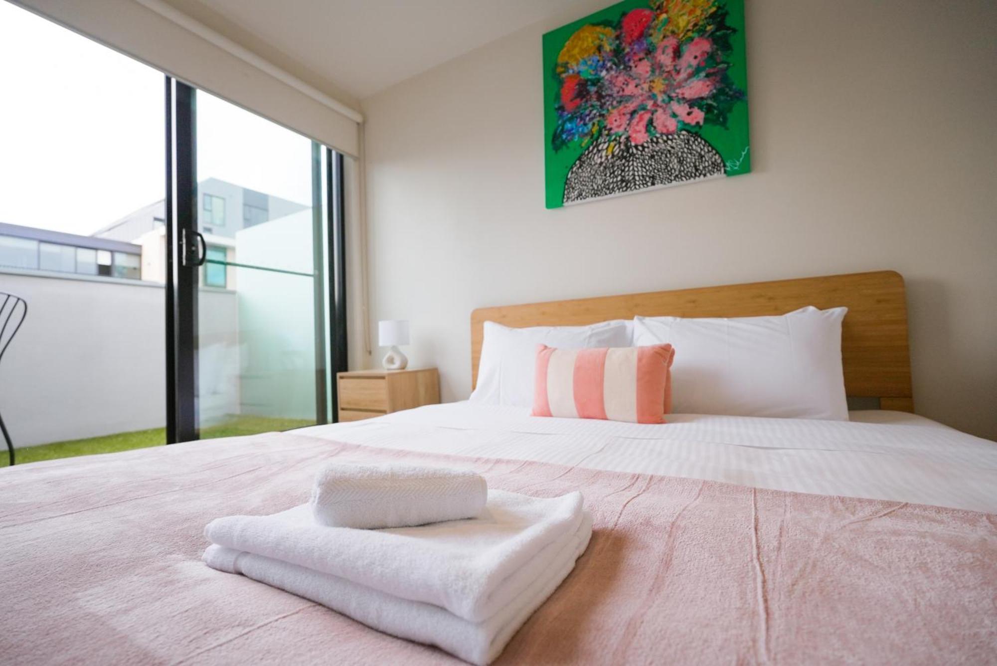 3 Bathrooms, Ideal Location, Perfect For Groups * Melbourne