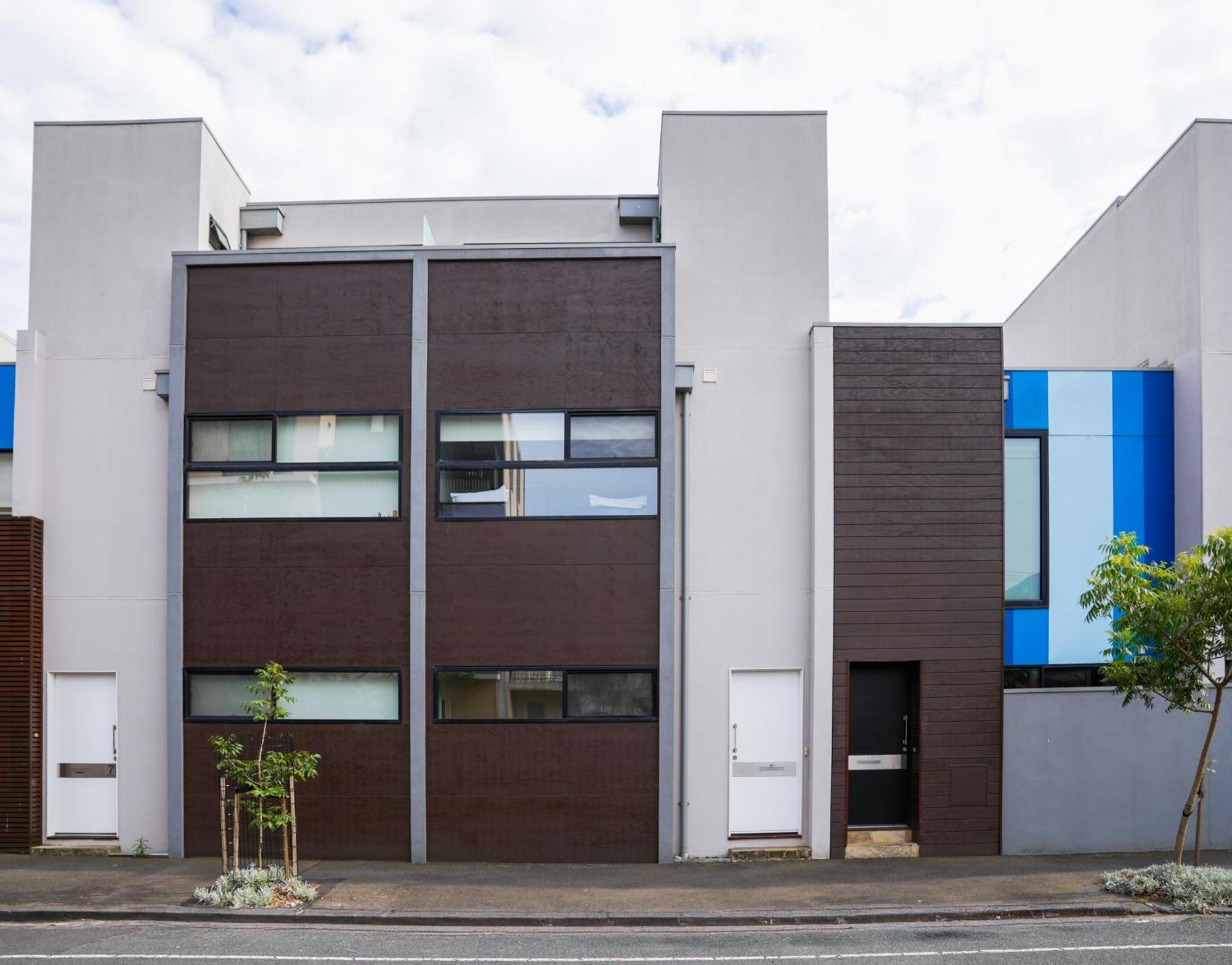 3 Bathrooms, Ideal Location, Perfect For Groups * Melbourne