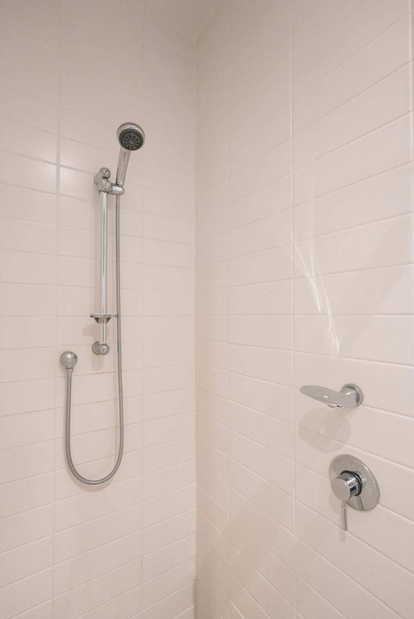 3 Bathrooms, Ideal Location, Perfect For Groups