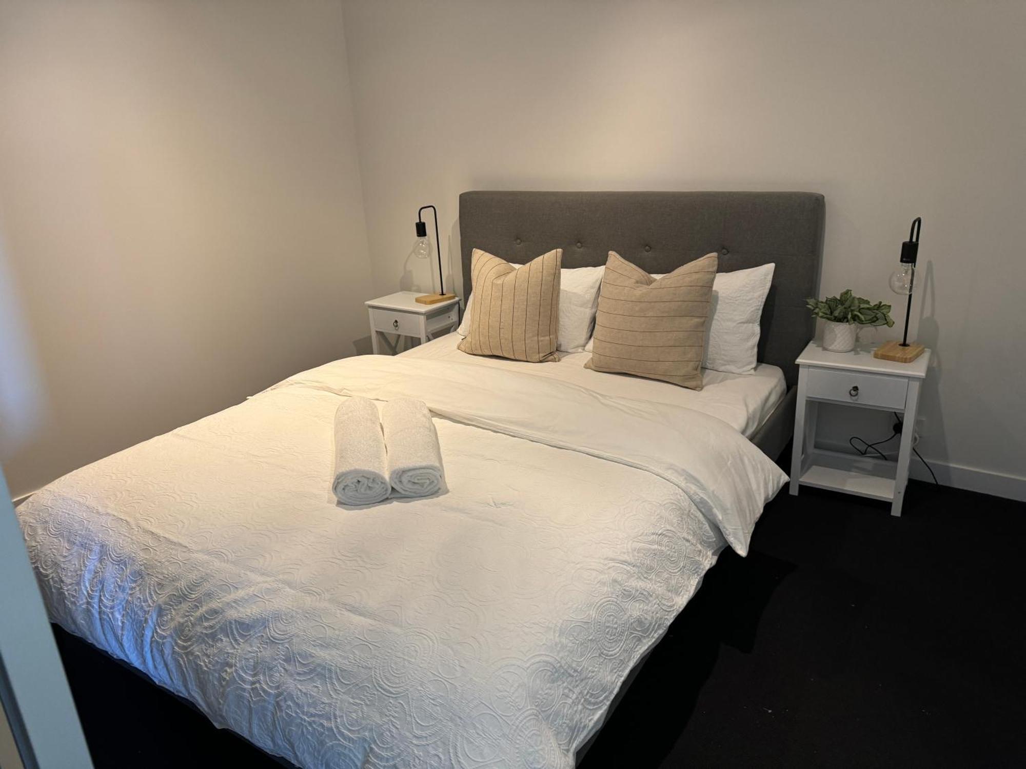 Apartment Highview 2 Queen Bed 1 Bath With Gym, Pool Near Southern Cross