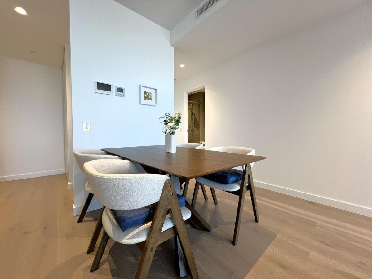 2 Brm 2 Bath, Southern Cross, Flagstaff, Lvl59 Melbourne