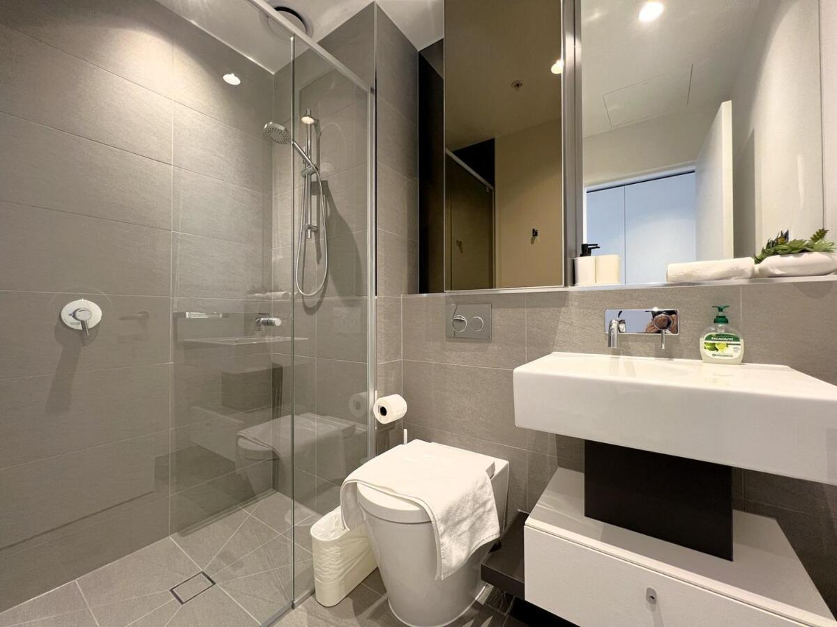 2 Brm 2 Bath, Southern Cross, Flagstaff, Lvl59 Melbourne