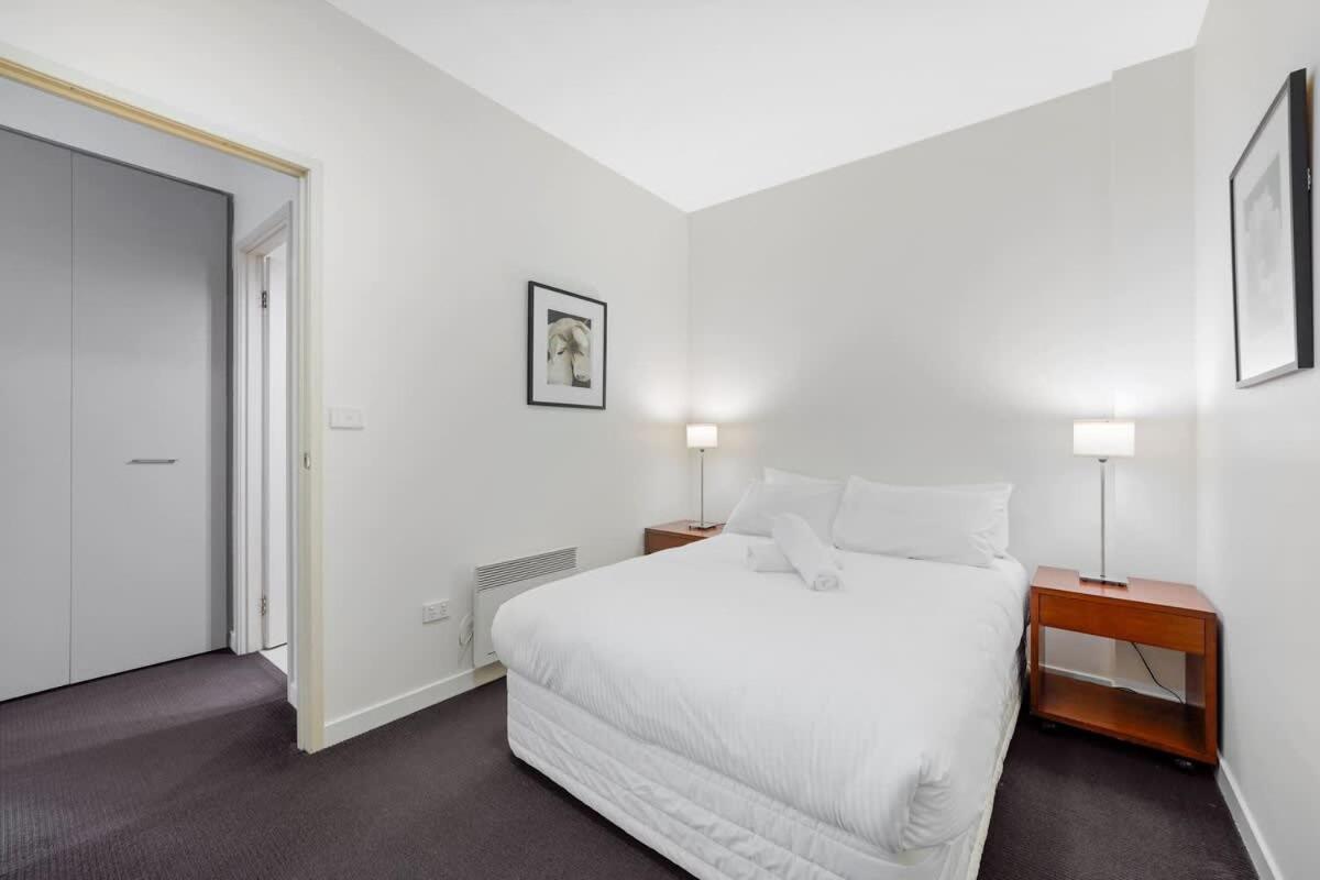 Stadium - Cbd Living On Little Bourke Melbourne