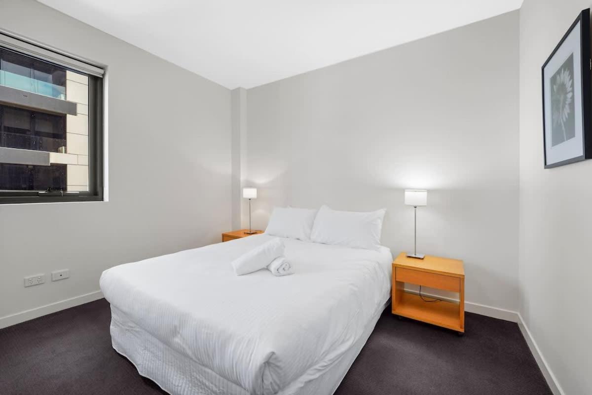 Stadium - Cbd Living On Little Bourke Apartment *