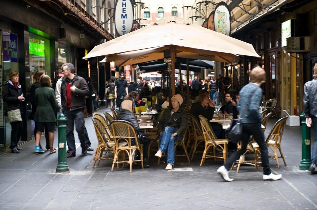 Apartment Centre - Amazing Location! Melbourne