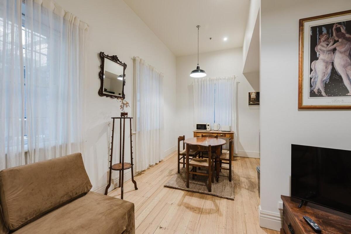 Centre - Amazing Location! Apartment