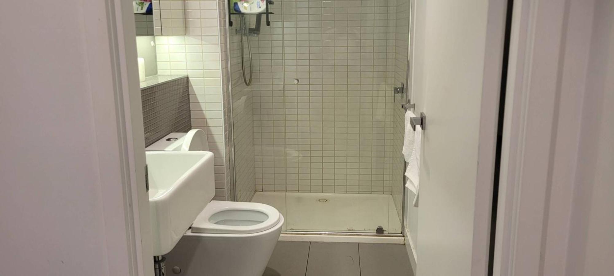 Apartment Luxurious Cbd Escape L3908 With Stunning Amenities Melbourne