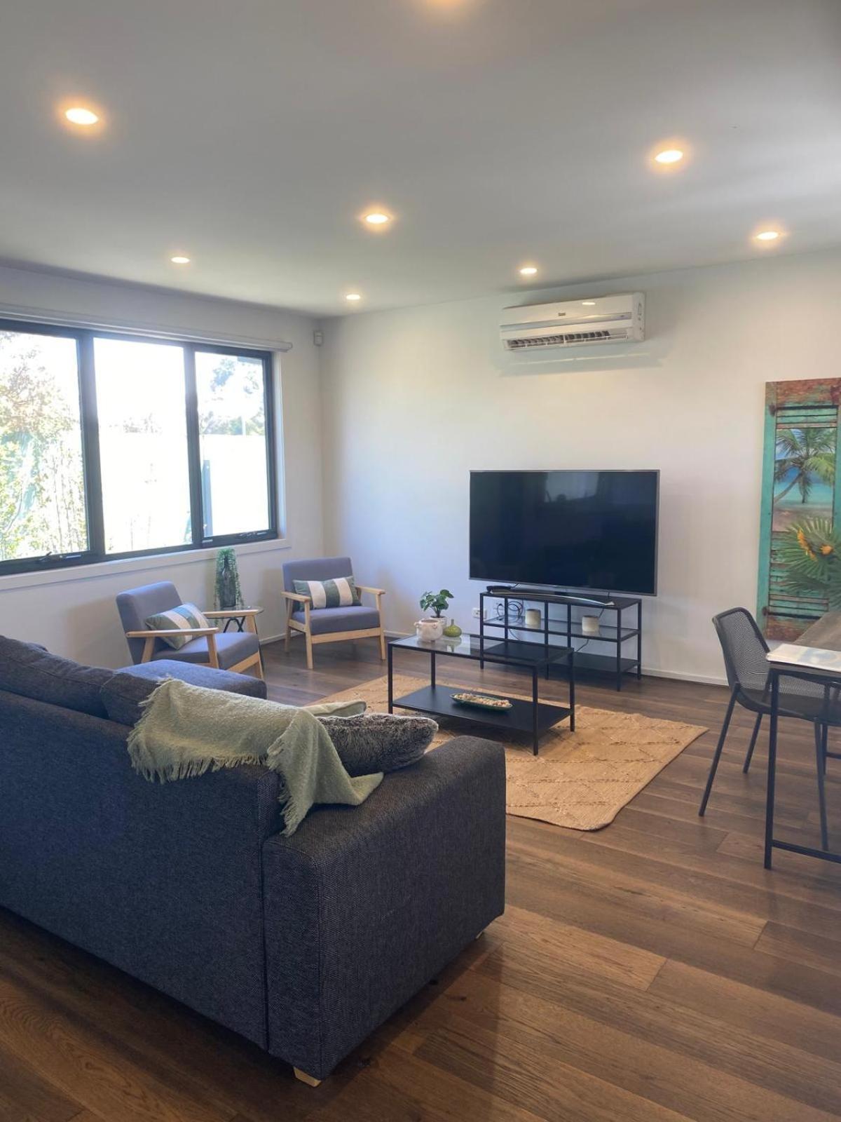 Apartment 2bedroom Tranquil Townhouse Close To & Airport