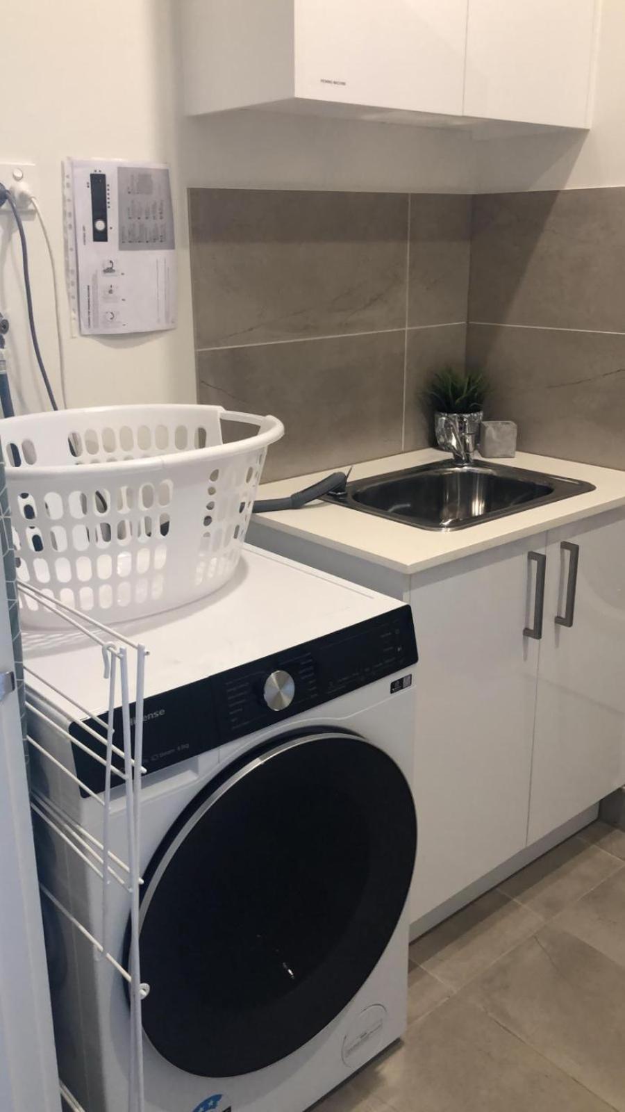 Apartment 2bedroom Tranquil Townhouse Close To & Airport *