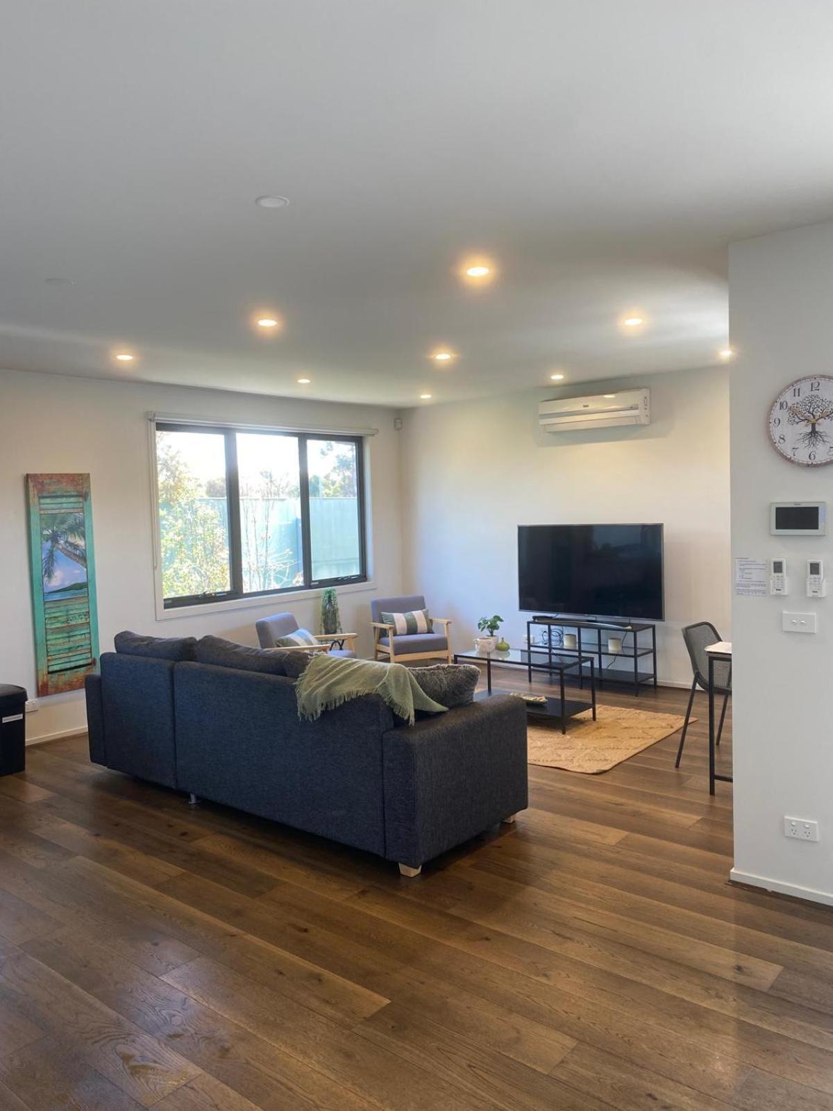 2bedroom Tranquil Townhouse Close To & Airport Apartment Melbourne
