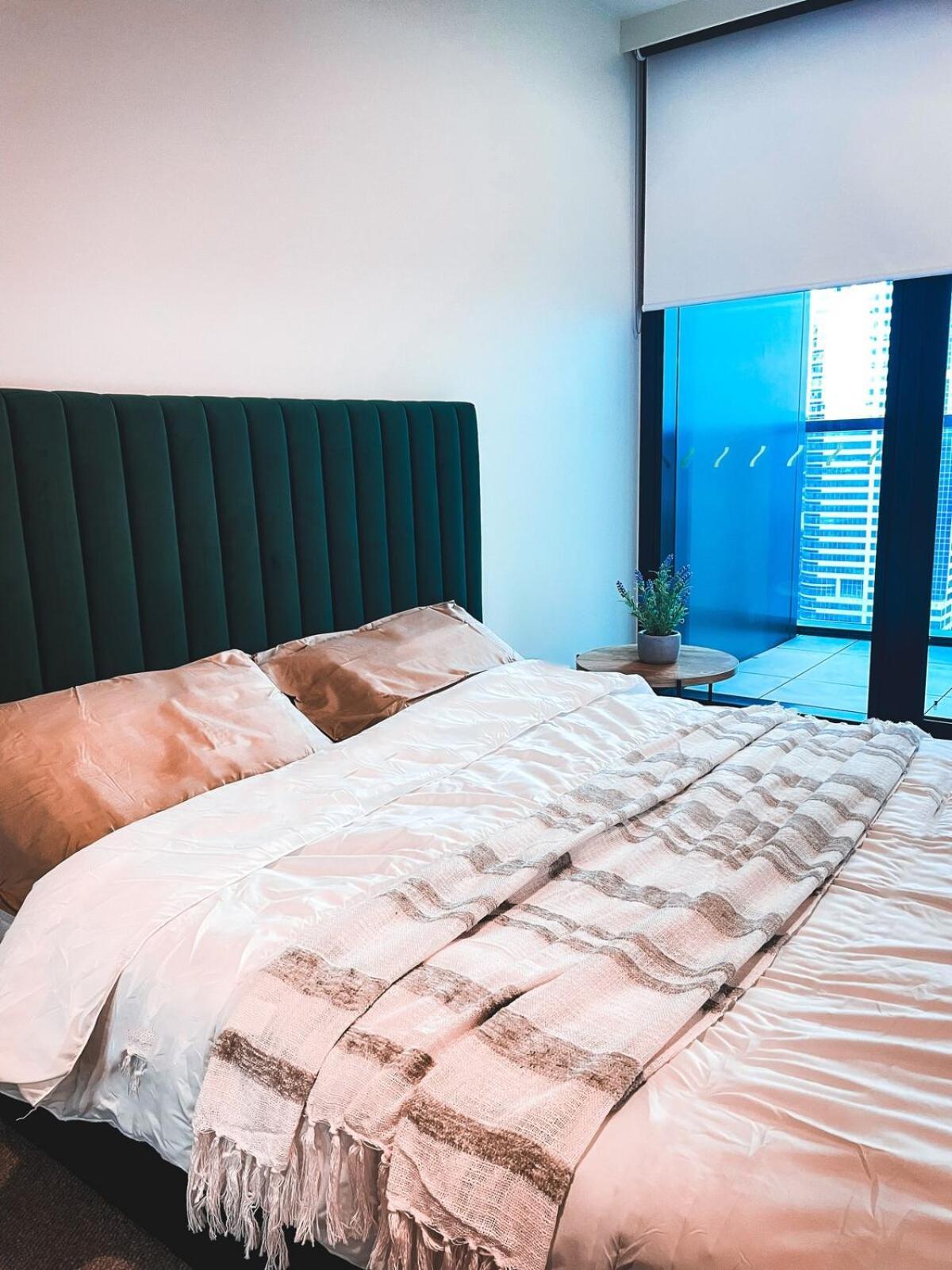 Oasis With High-end Amenity Apartment