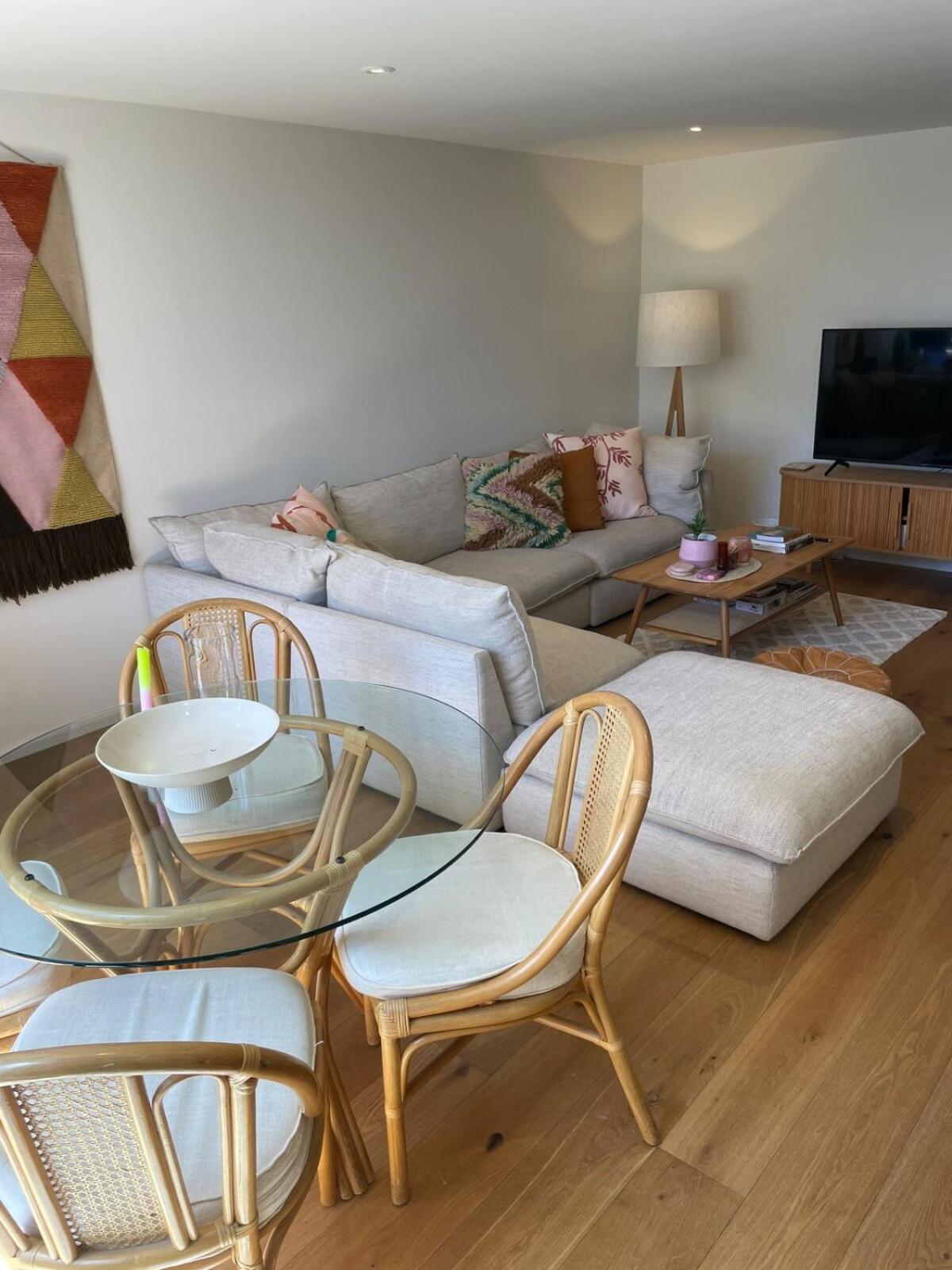 Heart Of Elwood Village Apartment