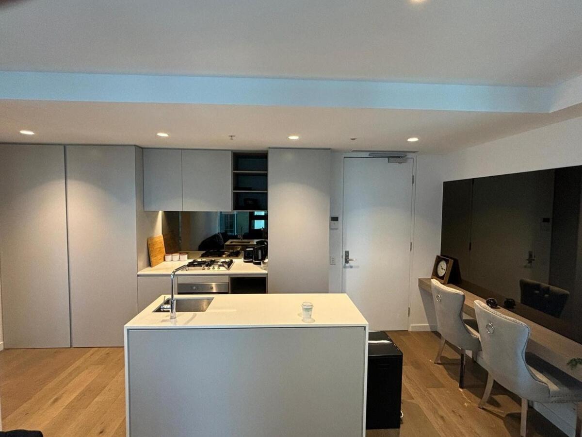Luxe Retreat 2b2b Pool, Gym 34th Floor Apartment *
