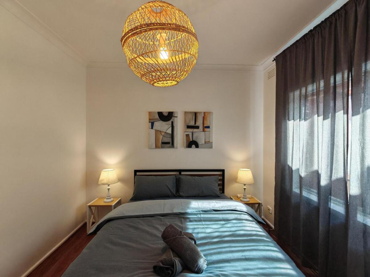 Northern Home-close To Airport, Walk To Train * Melbourne