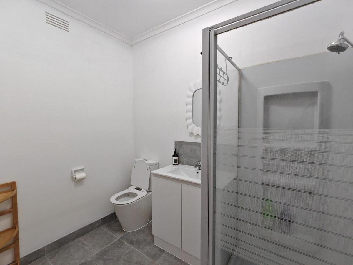 Northern Home-close To Airport, Walk To Train Apartment *