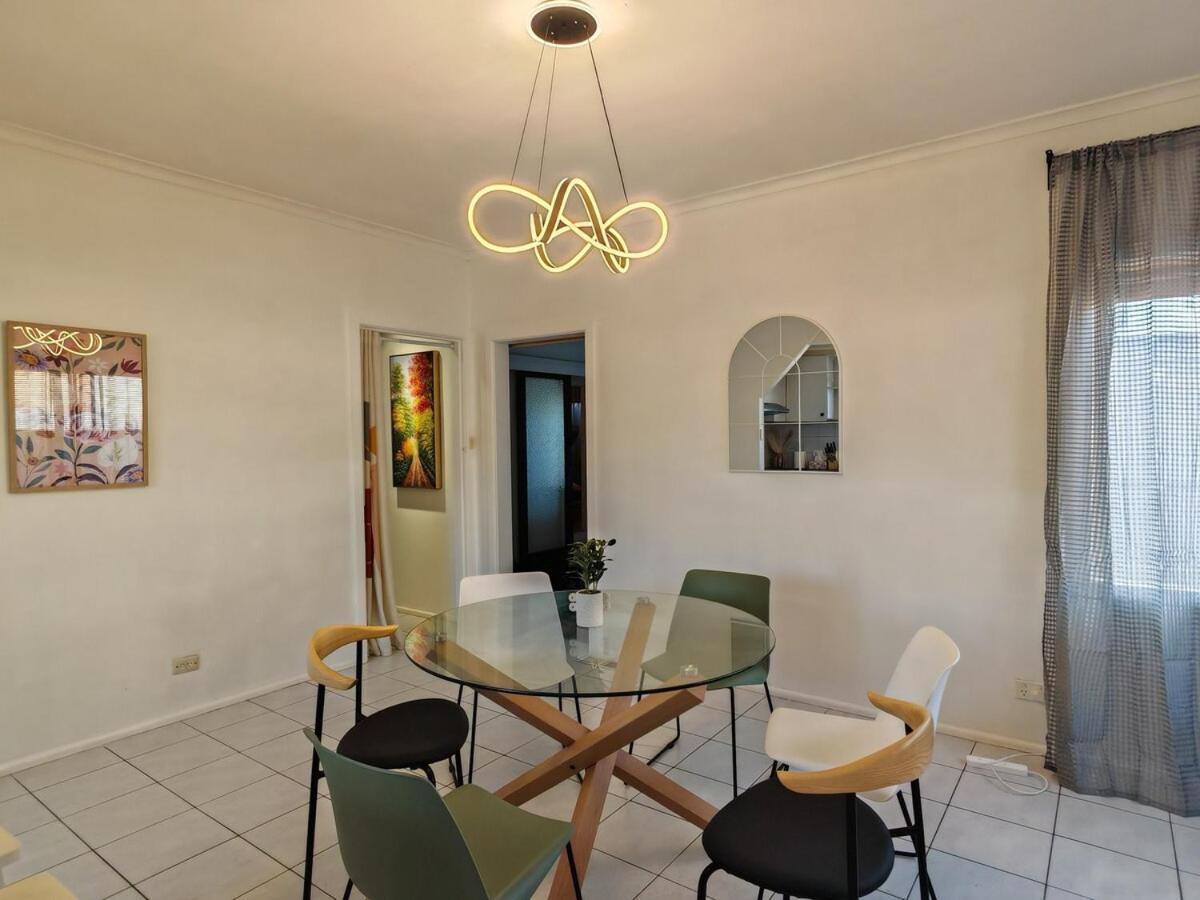 Northern Home-close To Airport, Walk To Train Melbourne
