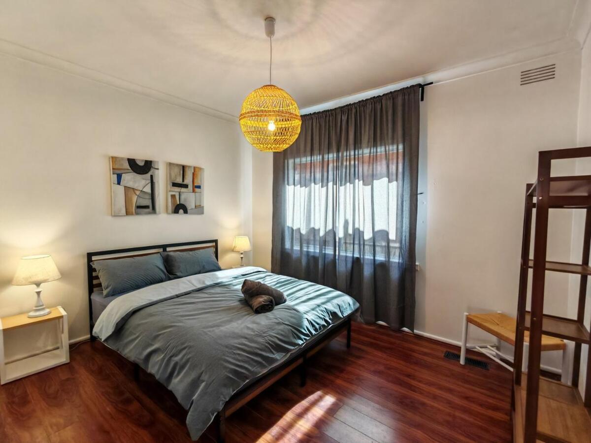 Northern Home-close To Airport, Walk To Train Apartment Melbourne