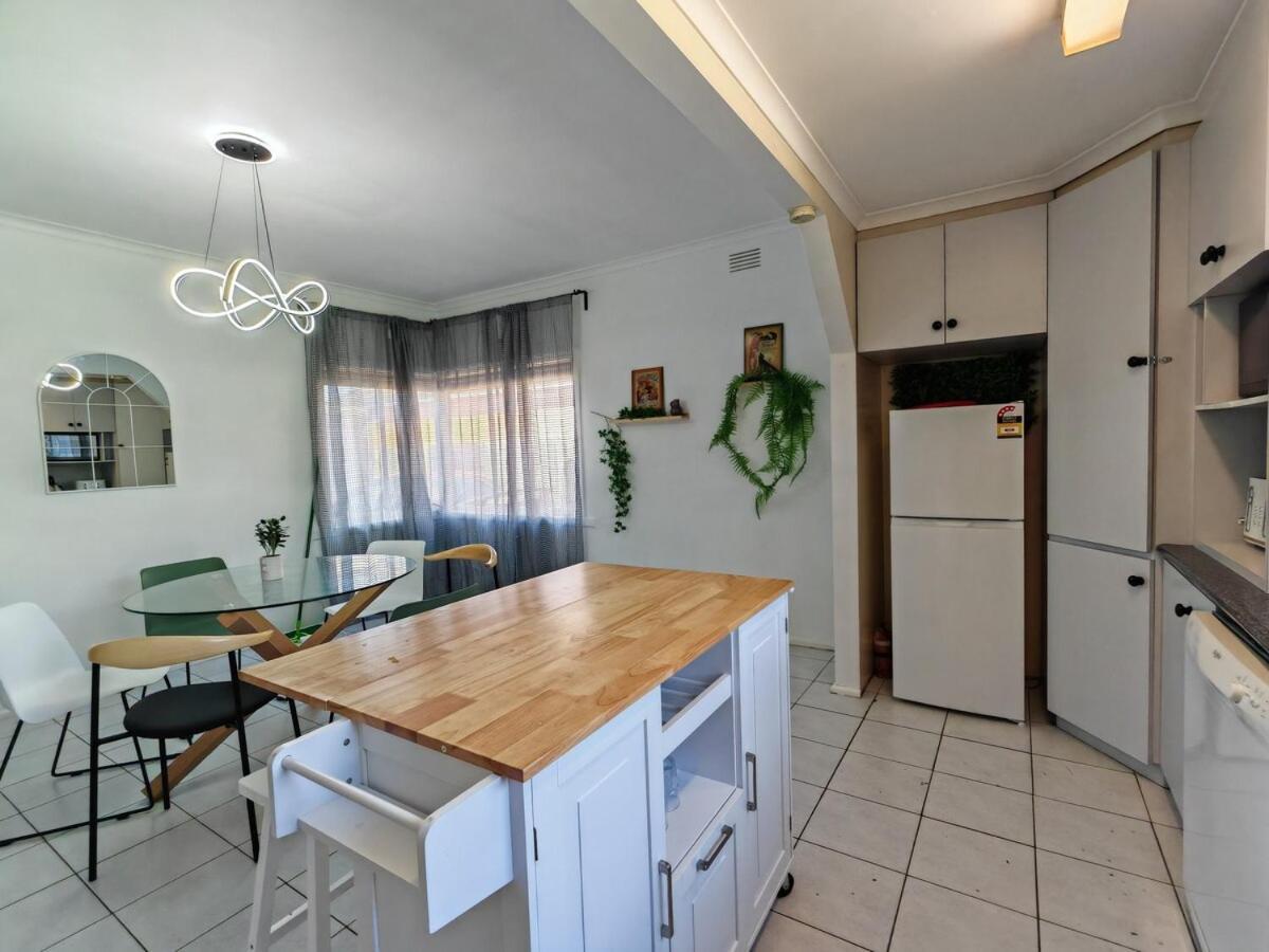 Northern Home-close To Airport, Walk To Train *