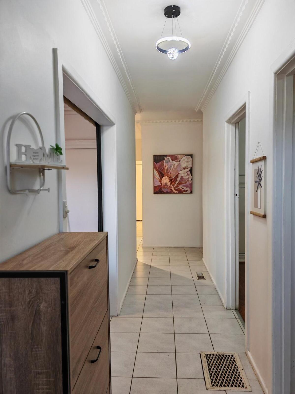 Apartment Northern Home-close To Airport, Walk To Train Melbourne