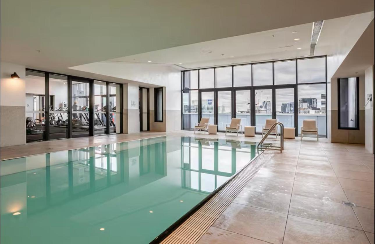 Es2410-2bed 2bath Vision With Balcony, Pool & Gym Melbourne