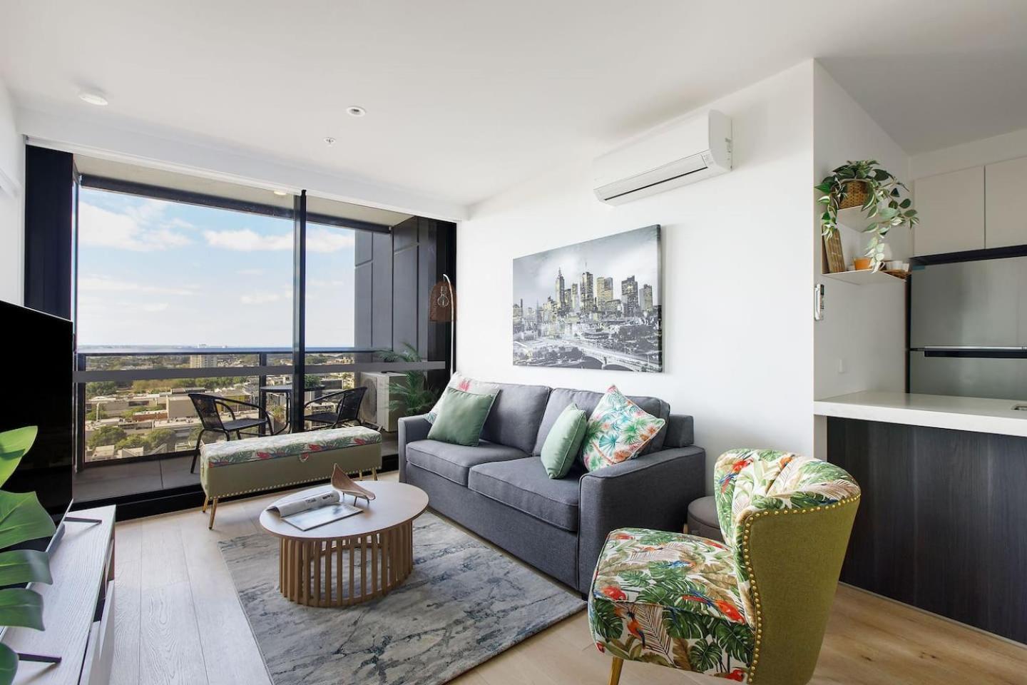 The Monstera Chic Urban Retreat With Shared Pool Apartment *