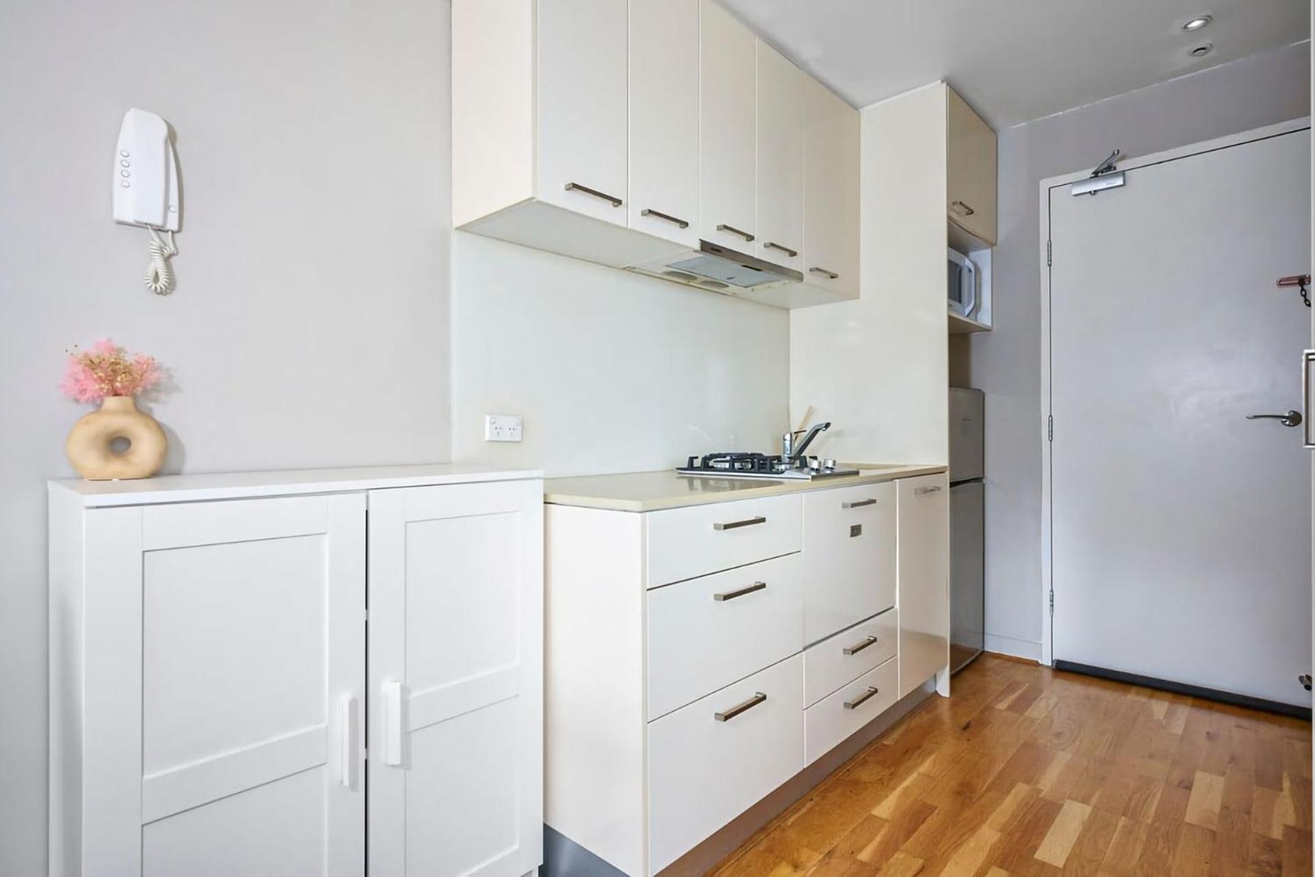 Apartment Sleek And Stylish On Spencer Melbourne