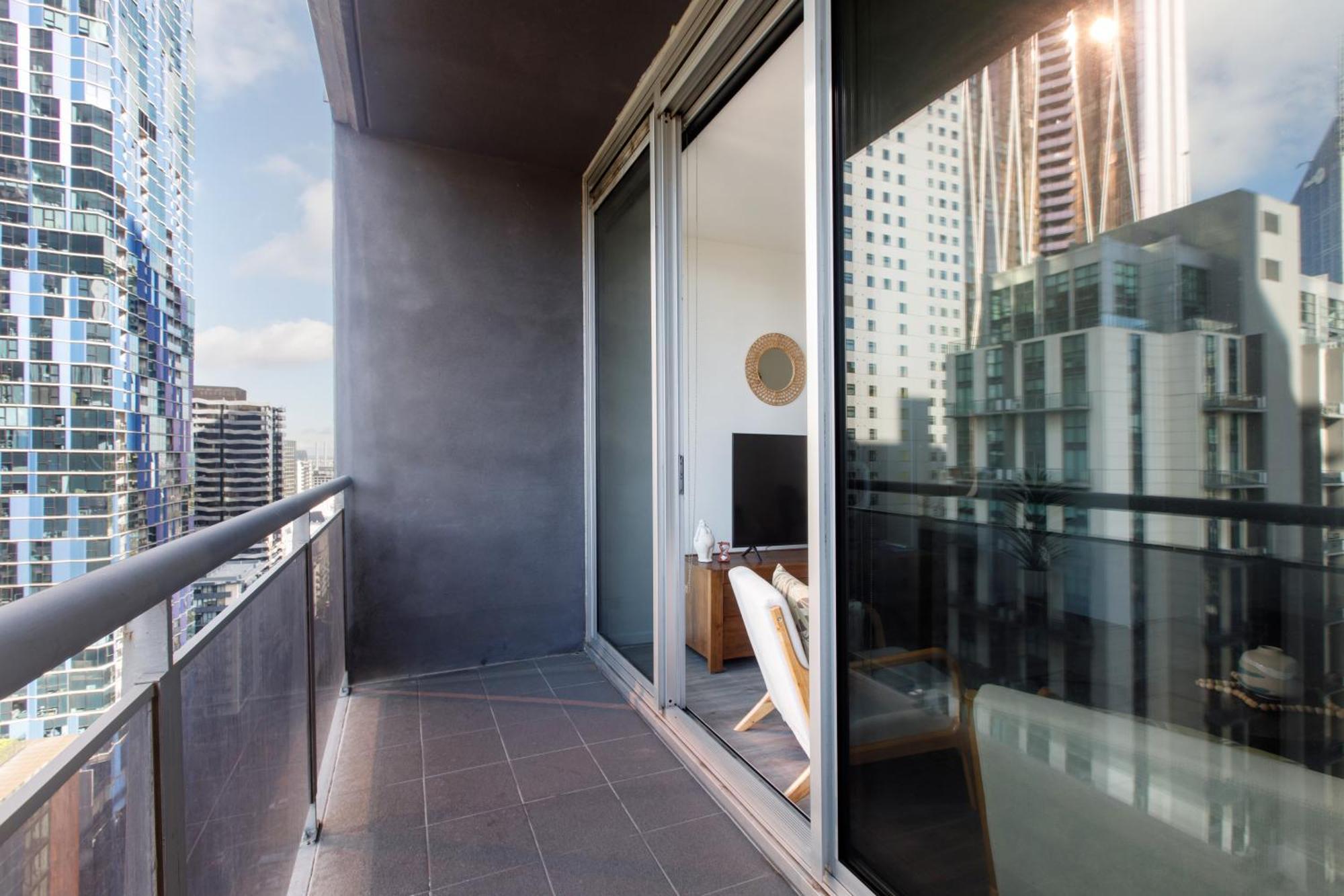 Apartment Modern Nomads The Grand View Centre Melbourne